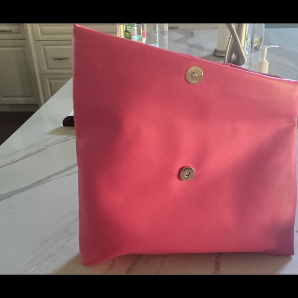 SpaceNK cosmetic bag with samples - Picture 4 of 4